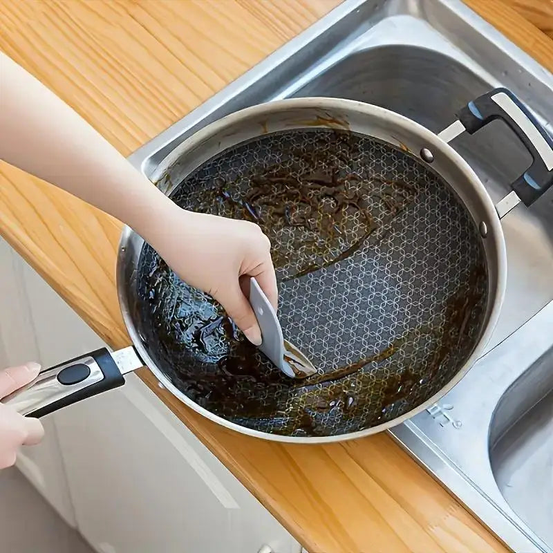 Penguin-Shaped Soft Scraper, Multifunctional Kitchen Cleaning Tool, No Battery Required, for Grease and Baking, Easy to Use Zpaxo