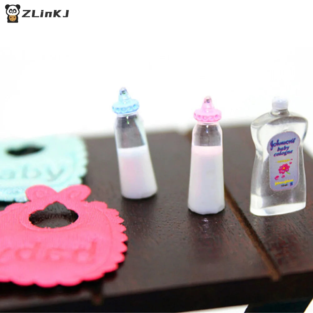 ▶5Pcs/set 1:12 Dolls House Miniature Baby Bottles Shampoo Bibs Set Nursery Accessory Gift Zpaxo