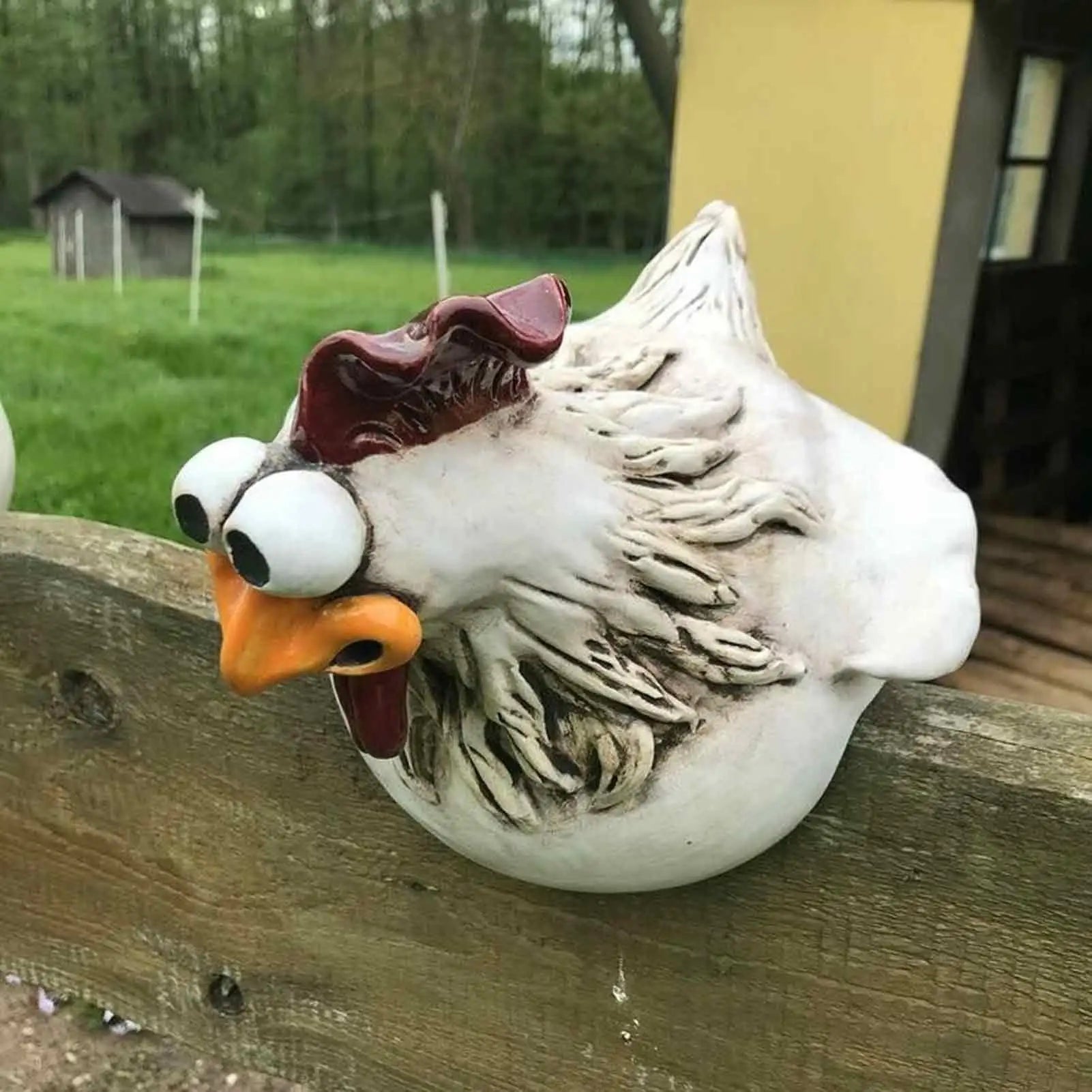 Resin Chicken Fence Statue – Garden Hen Sculpture Decor Garden Statue Zpaxo