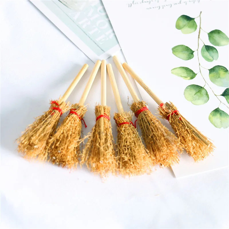 1/3/6pcs Mini Broom Witch Straw Brooms DIY Hanging Ornaments for Halloween Party Decoration Costume Props Dollhouse Accessories Zpaxo
