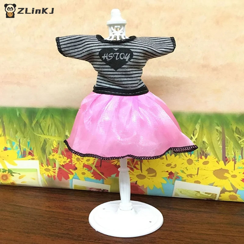 ▶1Pcs Plastic Dolls Clothes Model Brackets Clothes Hangers For Models Zpaxo