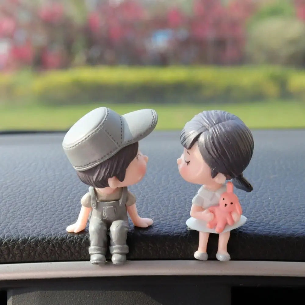 Home Decor Car Ornaments Resin Cartoon Cartoon Couples Model Toys Creative Cute Kiss Balloon Action Figure Men and Women Zpaxo C