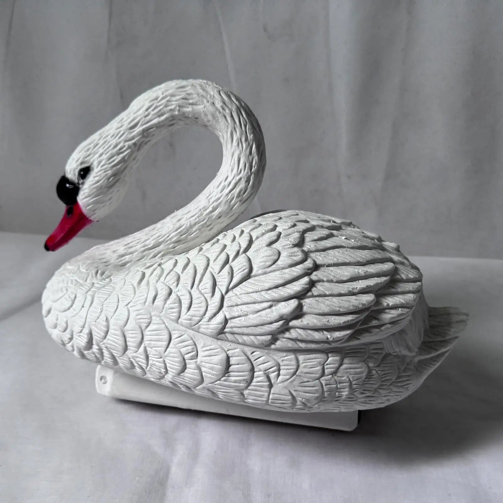 Swan Figurine Floating Funny Ornament Garden Pond Floating Swan Decor Float Swan for Courtyard Swan Statue Funny Ornament Zpaxo