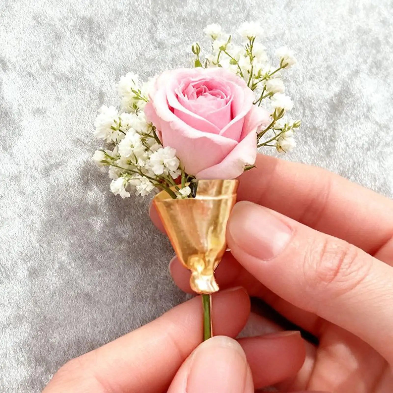 Bouquet Holder Lapel Pins Decorative Wedding Clothing Clips Cloth Flower Brooches for Wedding Party Birthday Commuting Sweater Zpaxo
