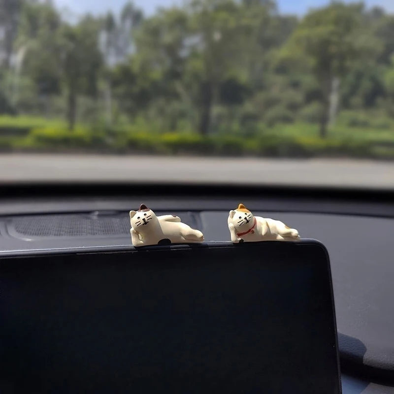 Mini Resin Cat Car Dashboard Ornament – Cute Interior Decor