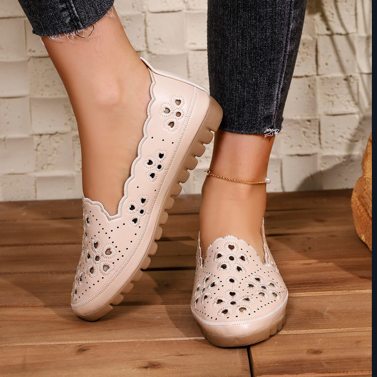 2025 Women Flat Loafers Summer Lady Hollow Out Shoes Soft Leather Zpaxo