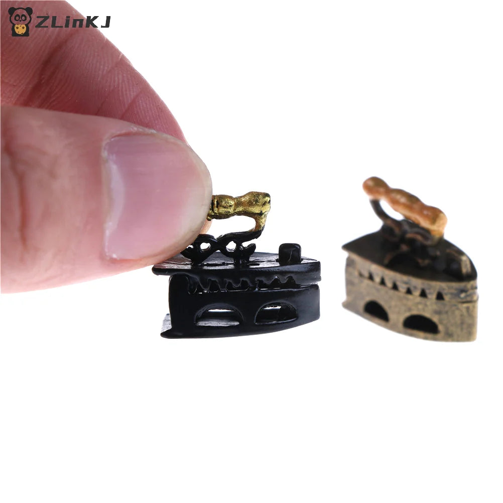 ▶1Pc 1/12 Dollhouse Miniatures Accessories Mini Steam Iron Simulation Flatiron Model for Doll House Decoration Zpaxo