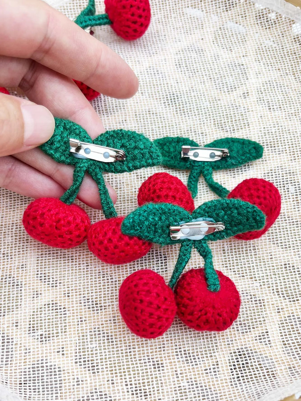 Crochet Cherry Brooch Pin – DIY Knitting Appliqué for Clothes & Bags Crochet Brooch Pin Zpaxo