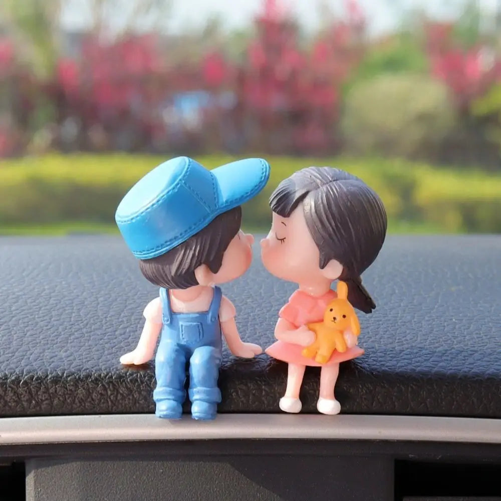 Home Decor Car Ornaments Resin Cartoon Cartoon Couples Model Toys Creative Cute Kiss Balloon Action Figure Men and Women Zpaxo A