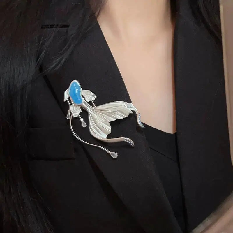 Cute Crystal White Fish Brooch Elegant High-end Dreamy Luxury Zpaxo