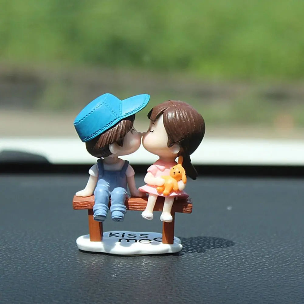 Home Decor Car Ornaments Resin Cartoon Cartoon Couples Model Toys Creative Cute Kiss Balloon Action Figure Men and Women Zpaxo E