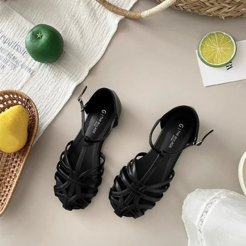 2025 Summer Fashion Weaving Hollow Flat Bottom Baotou Comfortable