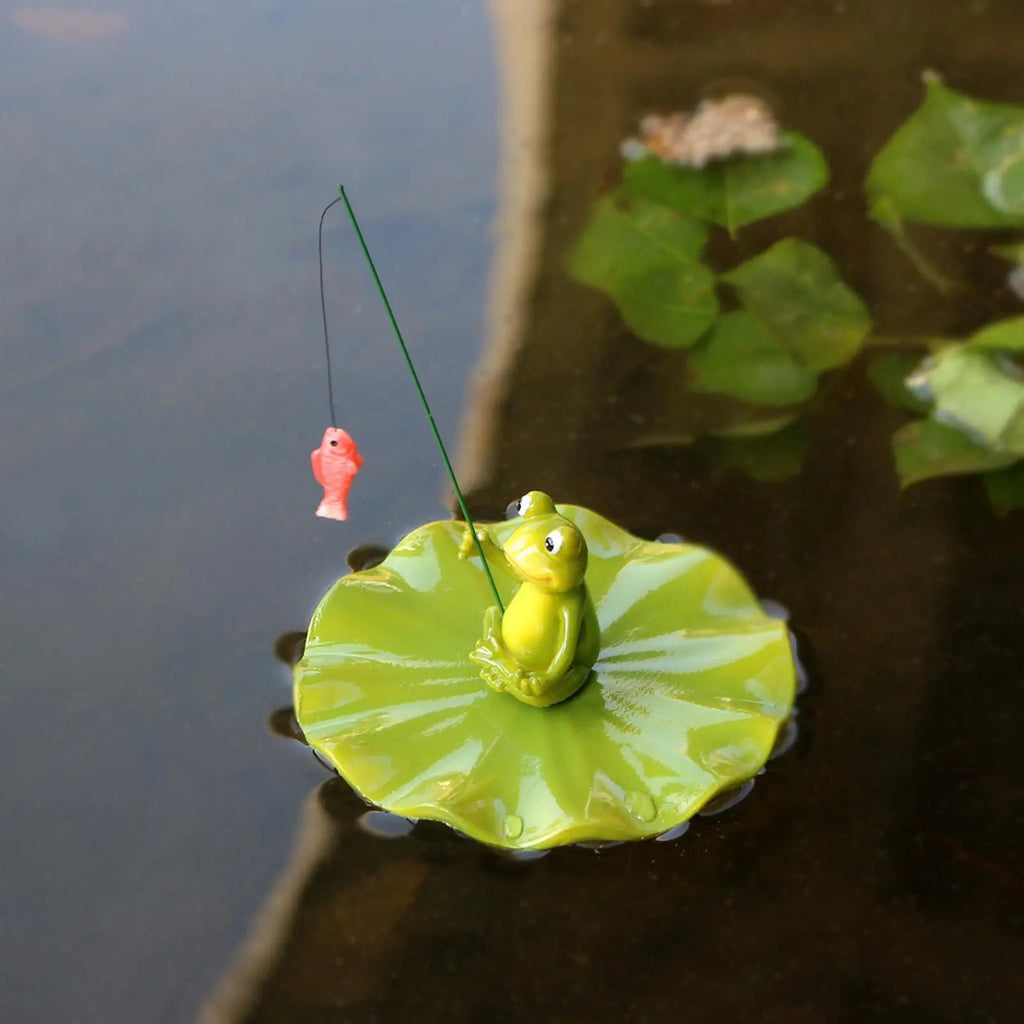 Pond Decor Waterproof Cute Realistic Frog Fishing Design Statue with Lily Pad Floating Pond Accessories for Garden Yard Patio Zpaxo