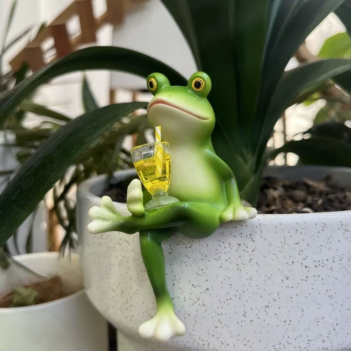 Contemporary Resin Frog Planter Creative Handmade Outdoor Balcony Zpaxo 1pc-sitting