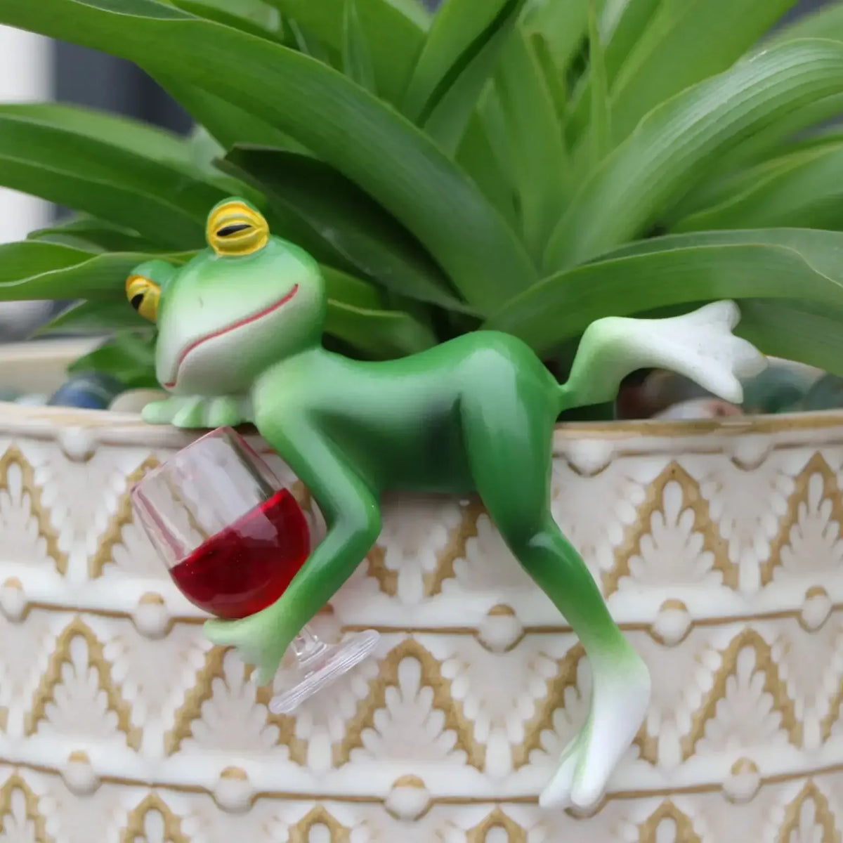 Contemporary Resin Frog Planter Creative Handmade Outdoor Balcony Zpaxo