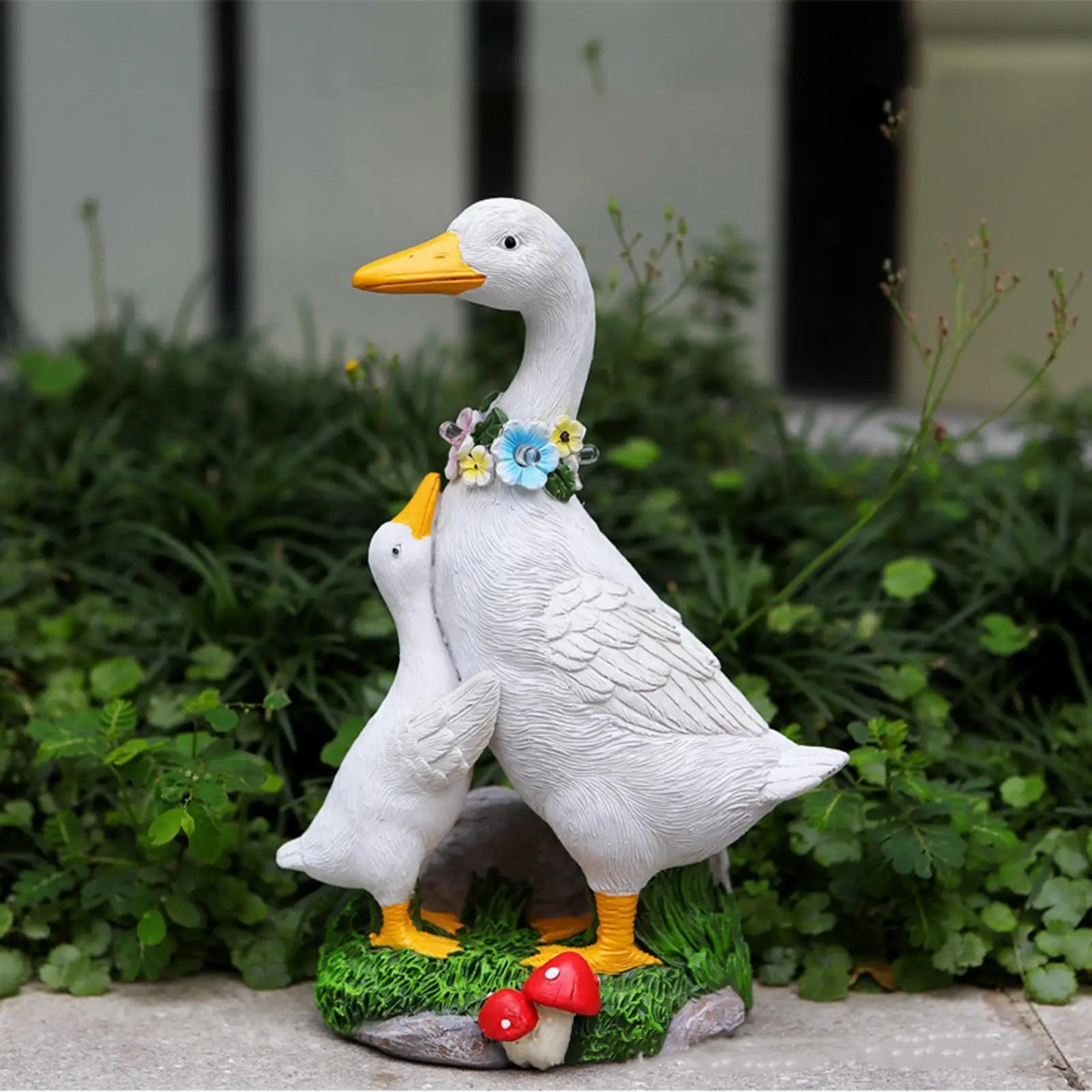 Porch Goose Solar-Powered Resin Outdoor Figurine Garden Statue Ornament for Homeowners Gardeners Collectors Lawn Patio Entryway Zpaxo