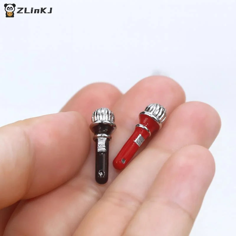 ▶1Pcs Doll House Decoration 1/12 Dollhouse Accessories Miniatures Simulation Mini Alloy Microphone With Stand Model Toy Zpaxo