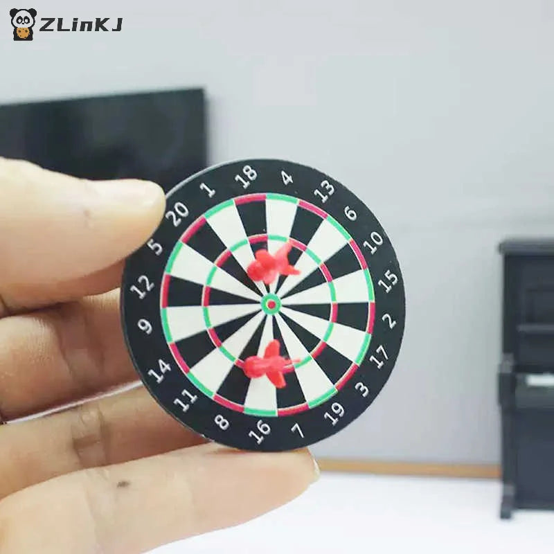 ▶1set Miniature Dollhouse Dart Board Darts Game Set Play Doll House Miniaturas Home Decor Accessories Toy Pretend Play Toy Zpaxo