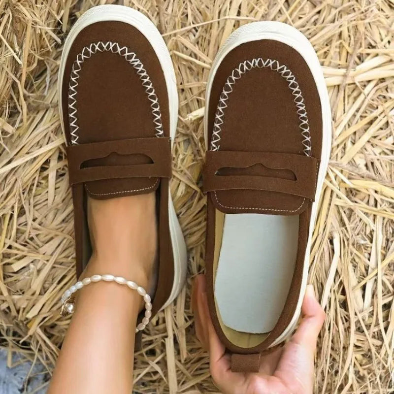 2025 New Women Loafers Retro Outdoor Designer Shoes Women Trend Fashion Slip-On Sneakers Rubber Sole Lightweight Women Shoes Zpaxo
