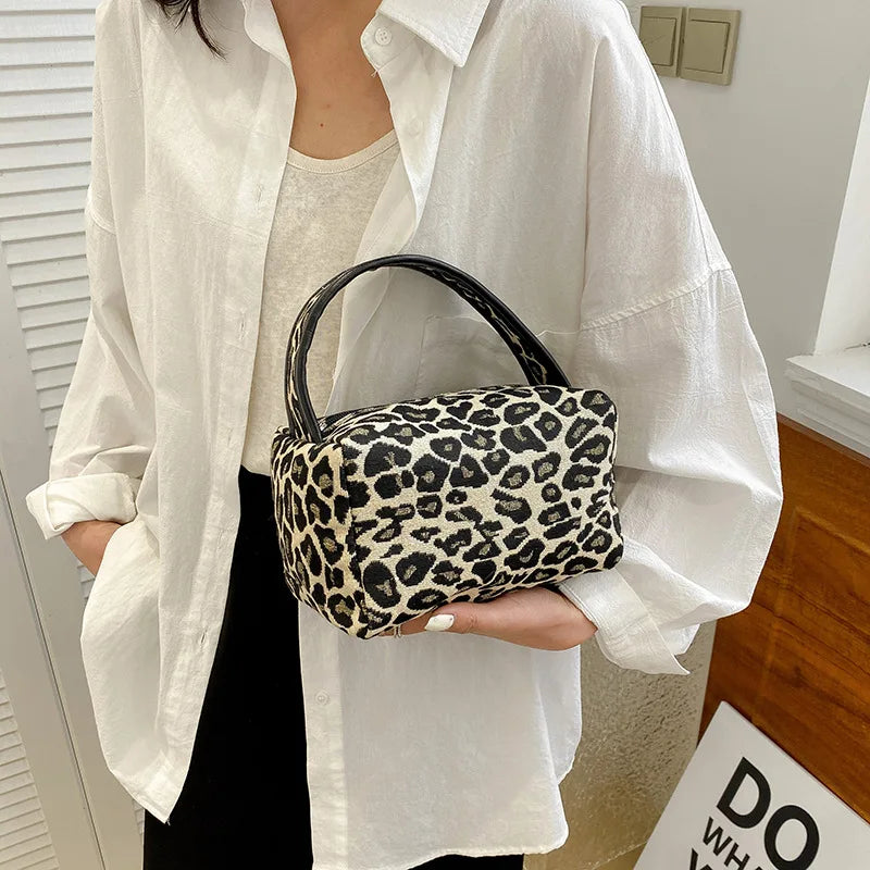 2026 Fashion Makeup Bag Panther Pattern Handbag, Casual Toilet Bag, Women's Bag, Portable Large Capacity Storage Bag Zpaxo