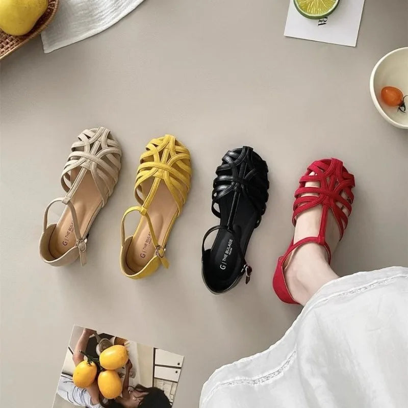 2025 Summer Fashion Weaving Hollow Flat Bottom Baotou Comfortable