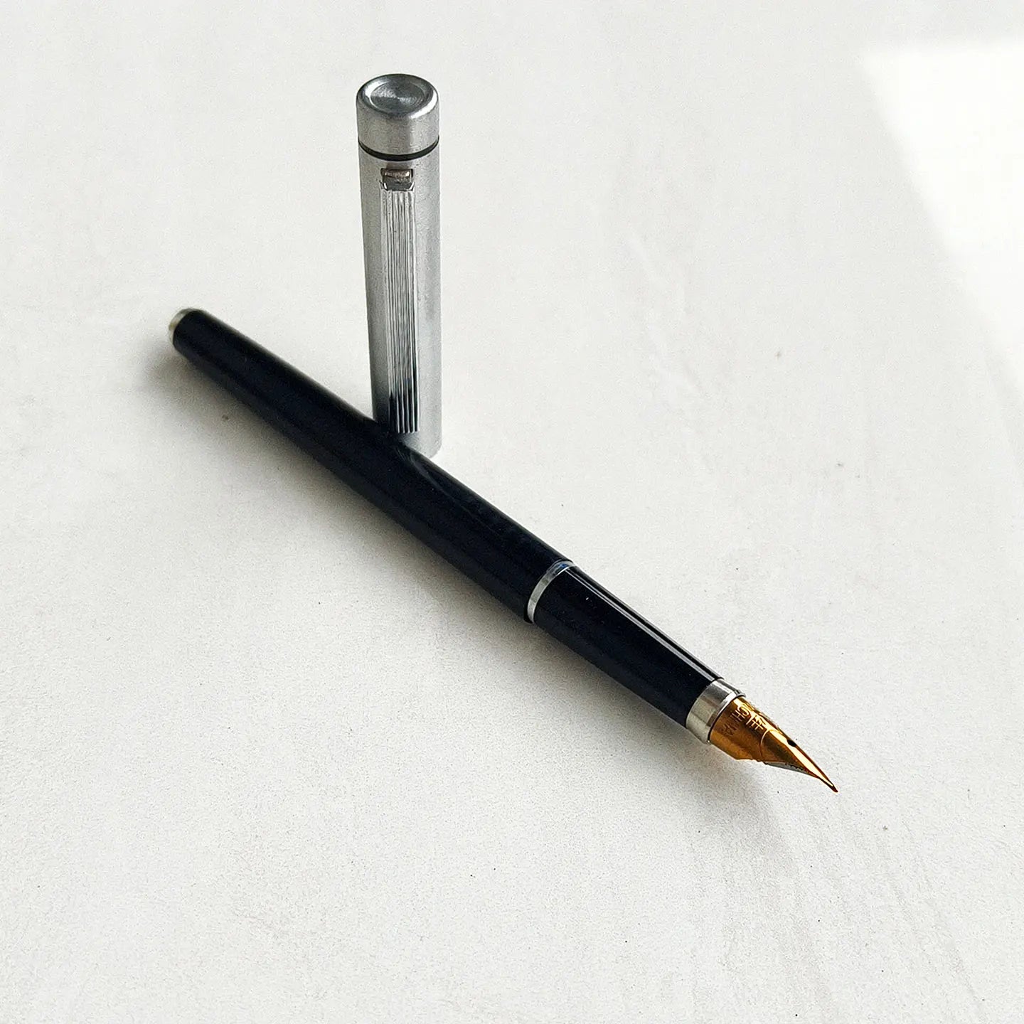 Rare 1990s Stock YongSheng 322 Fountain Pens Writing Office Collection Stationery Clearance For Sale. NIB F Zpaxo 322hei