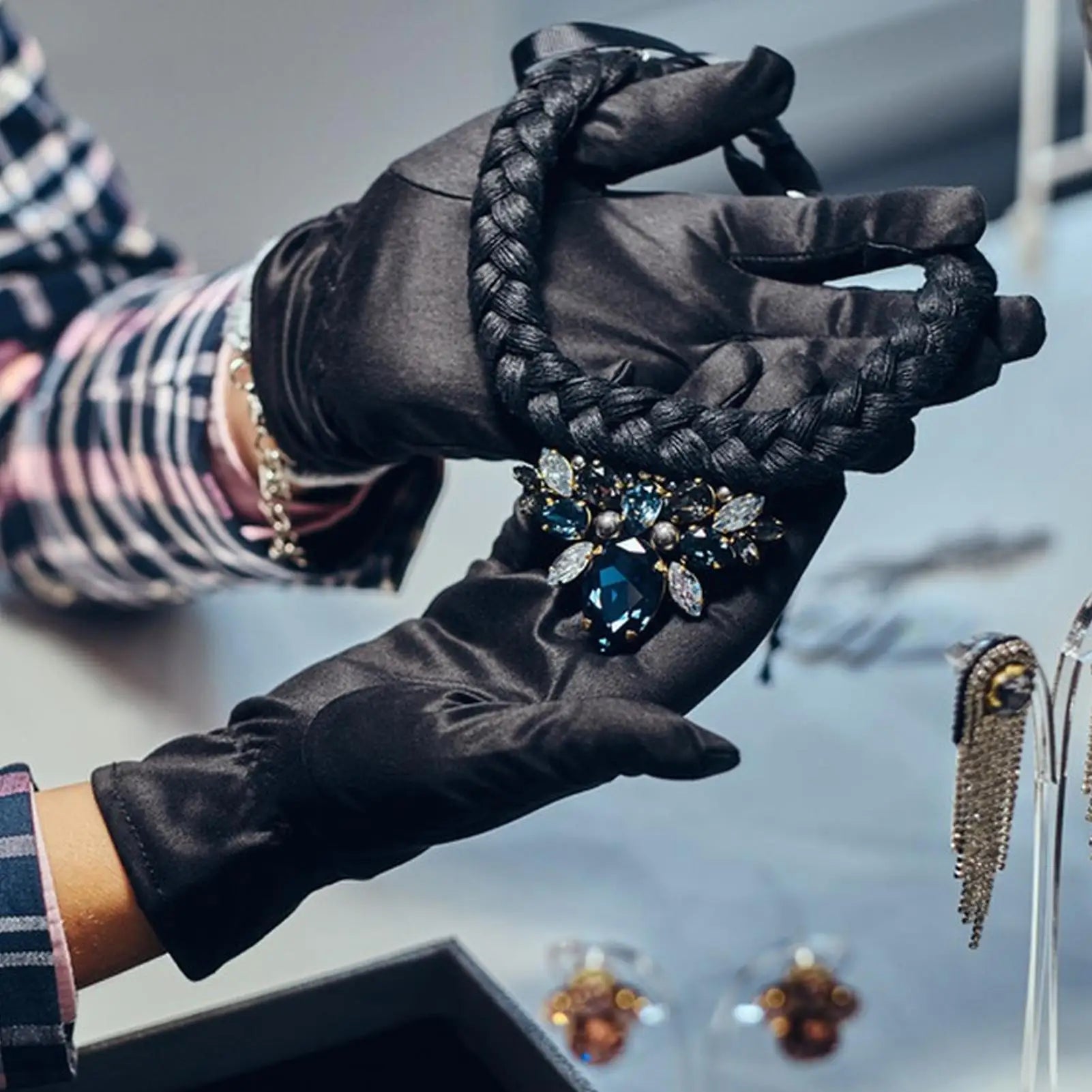 Black Jewelry Inspection Gloves – Fingerprint-Free Wrist Gloves Jewelry Inspection Gloves Zpaxo