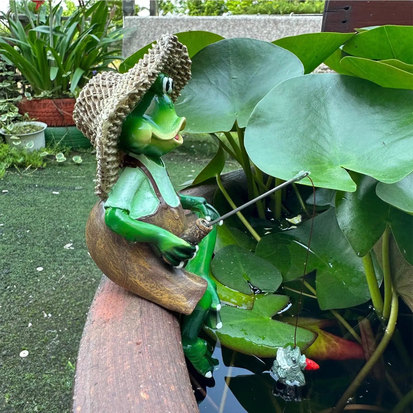 Flower Pot Decorations Fishing Pose Resin Dwarf Statue Frog Outdoor