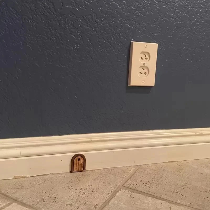 2D Flat Fantasy Mouse Door Decoration Mini Wooden Wall Art Unique Fans