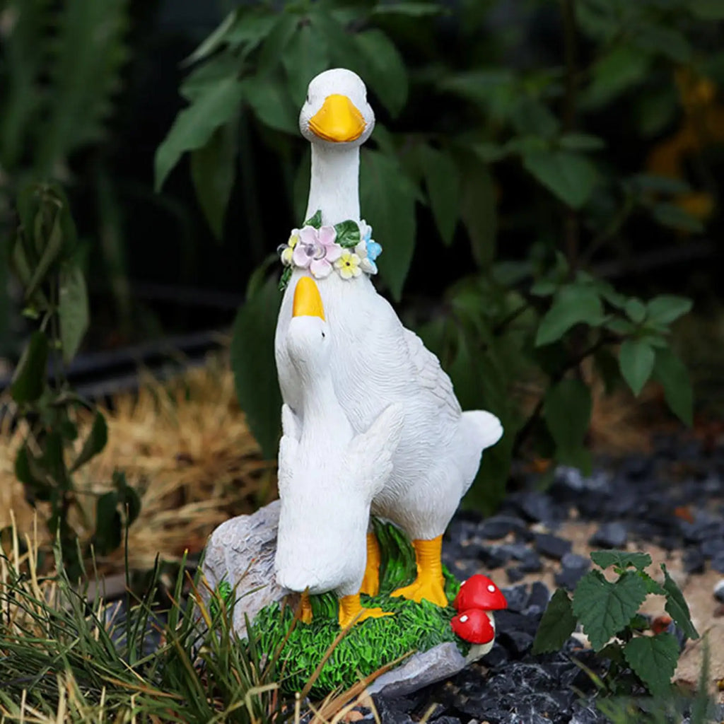 Porch Goose Solar-Powered Resin Outdoor Figurine Garden Statue Ornament for Homeowners Gardeners Collectors Lawn Patio Entryway Zpaxo