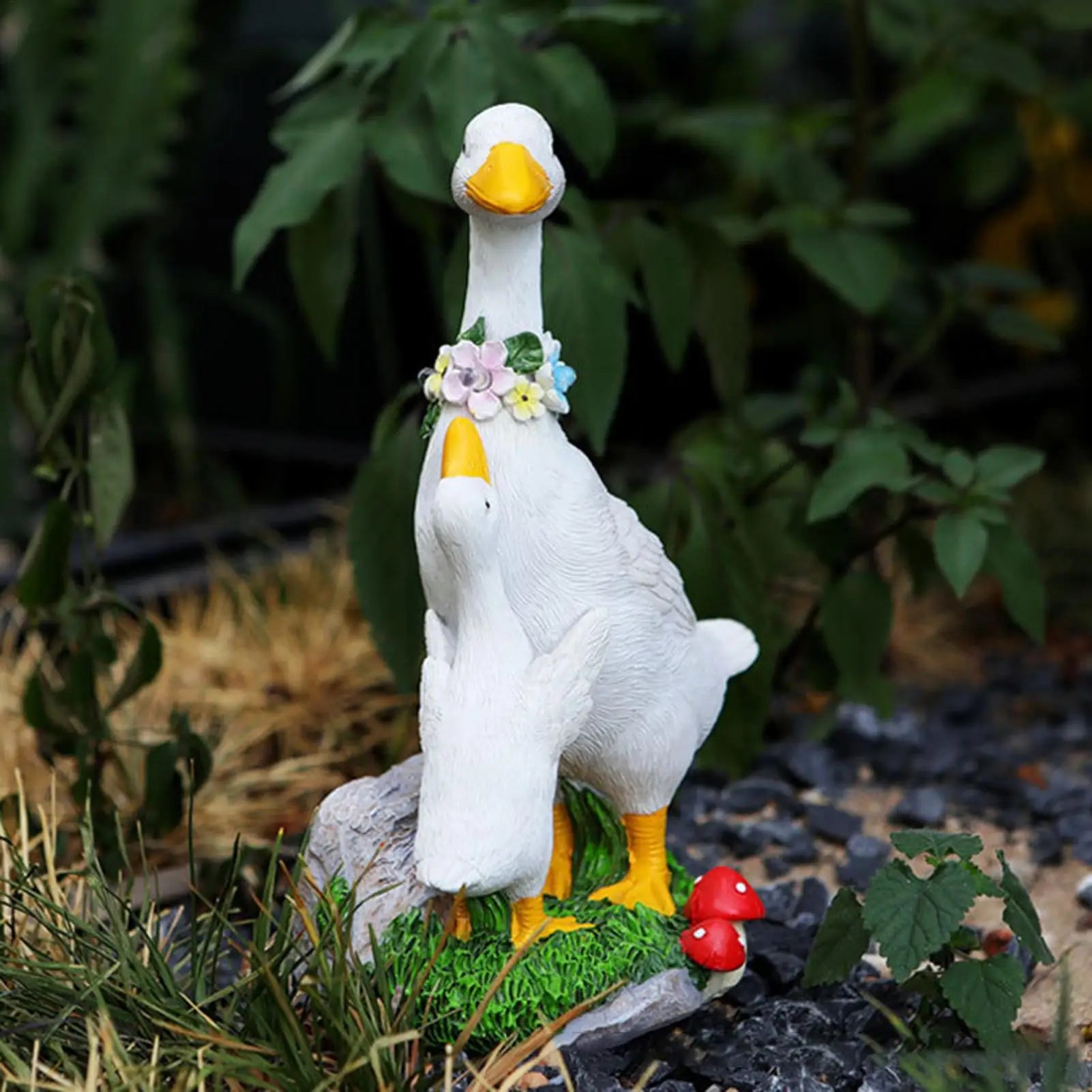 Porch Goose Solar-Powered Resin Outdoor Figurine Garden Statue Ornament for Homeowners Gardeners Collectors Lawn Patio Entryway Zpaxo