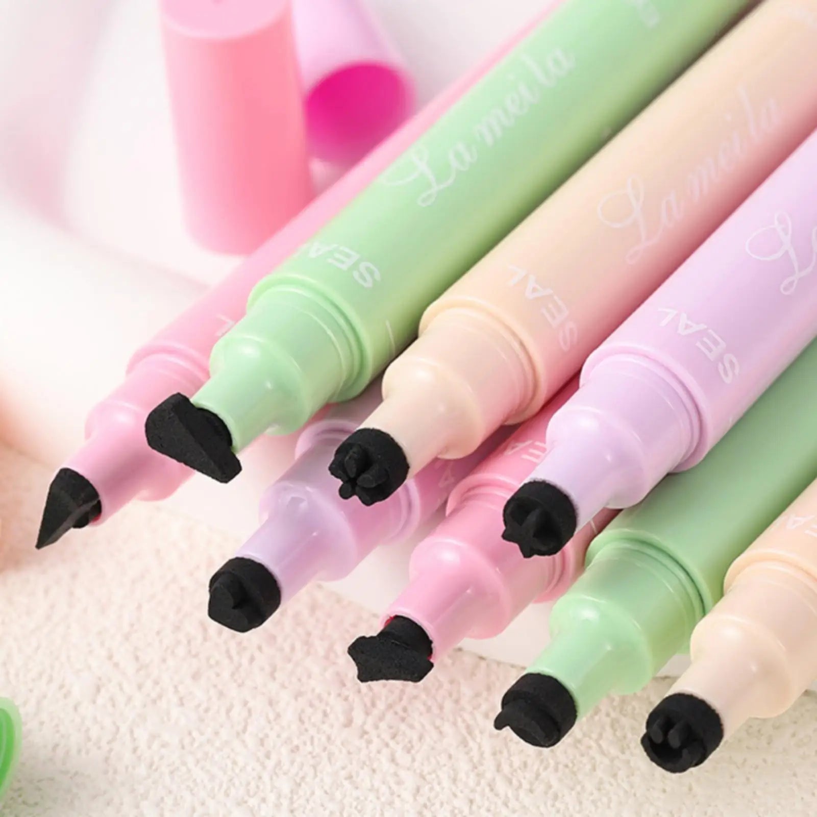 1PC 2 in 1 Eyeliner - Waterproof, Quick Drying, Anti-fouling, Silky, Easy To Get Started, Anti-smudge, Suitable for Beginners Zpaxo