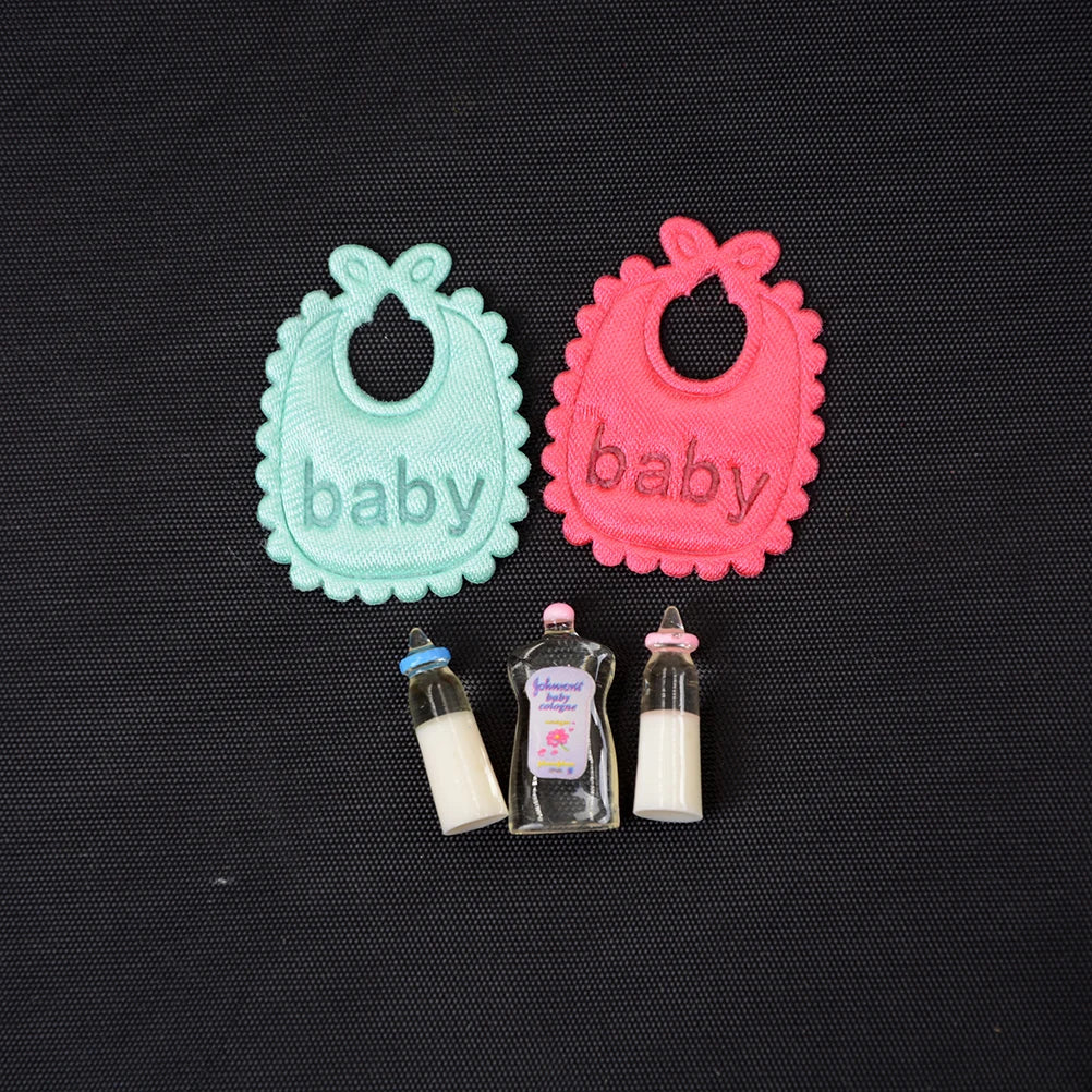 ▶5Pcs/set 1:12 Dolls House Miniature Baby Bottles Shampoo Bibs Set Nursery Accessory Gift Zpaxo 5Pcs