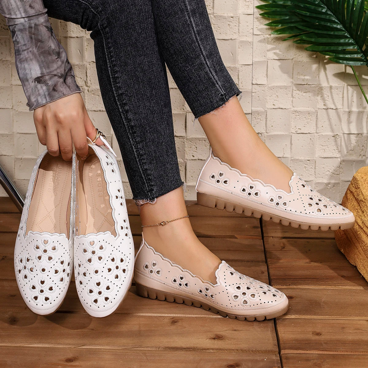 2025 Women Flat Loafers Summer Lady Hollow Out Shoes Soft Leather Zpaxo
