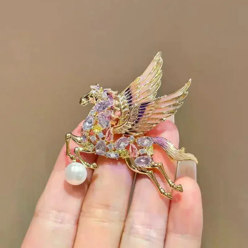 Light Luxury Crystal Wing Horse Brooches Women Fashiona Sweater Coat Zpaxo