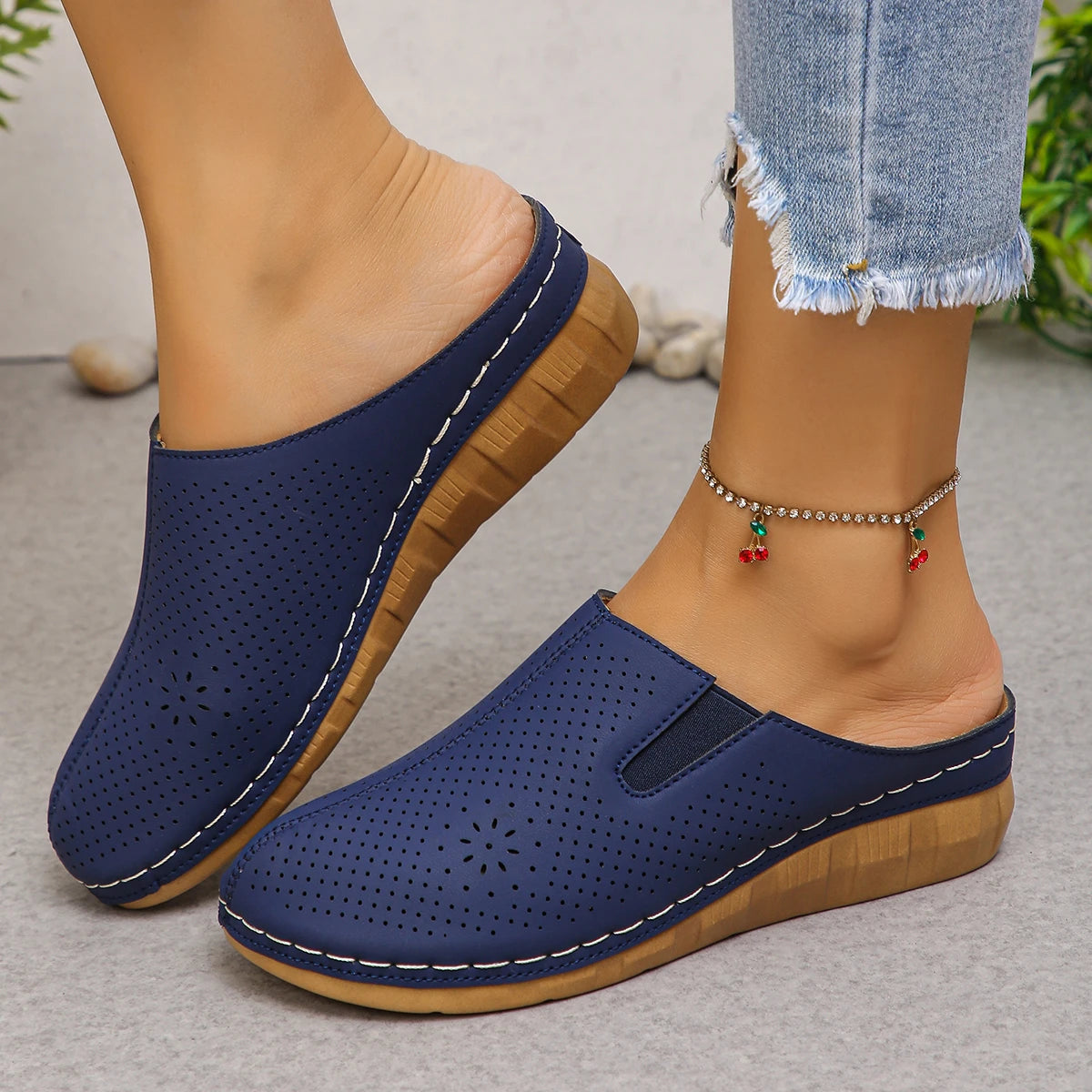 2026 Women Slippers Outdoor Leisure Beach Shoes Platform Mules