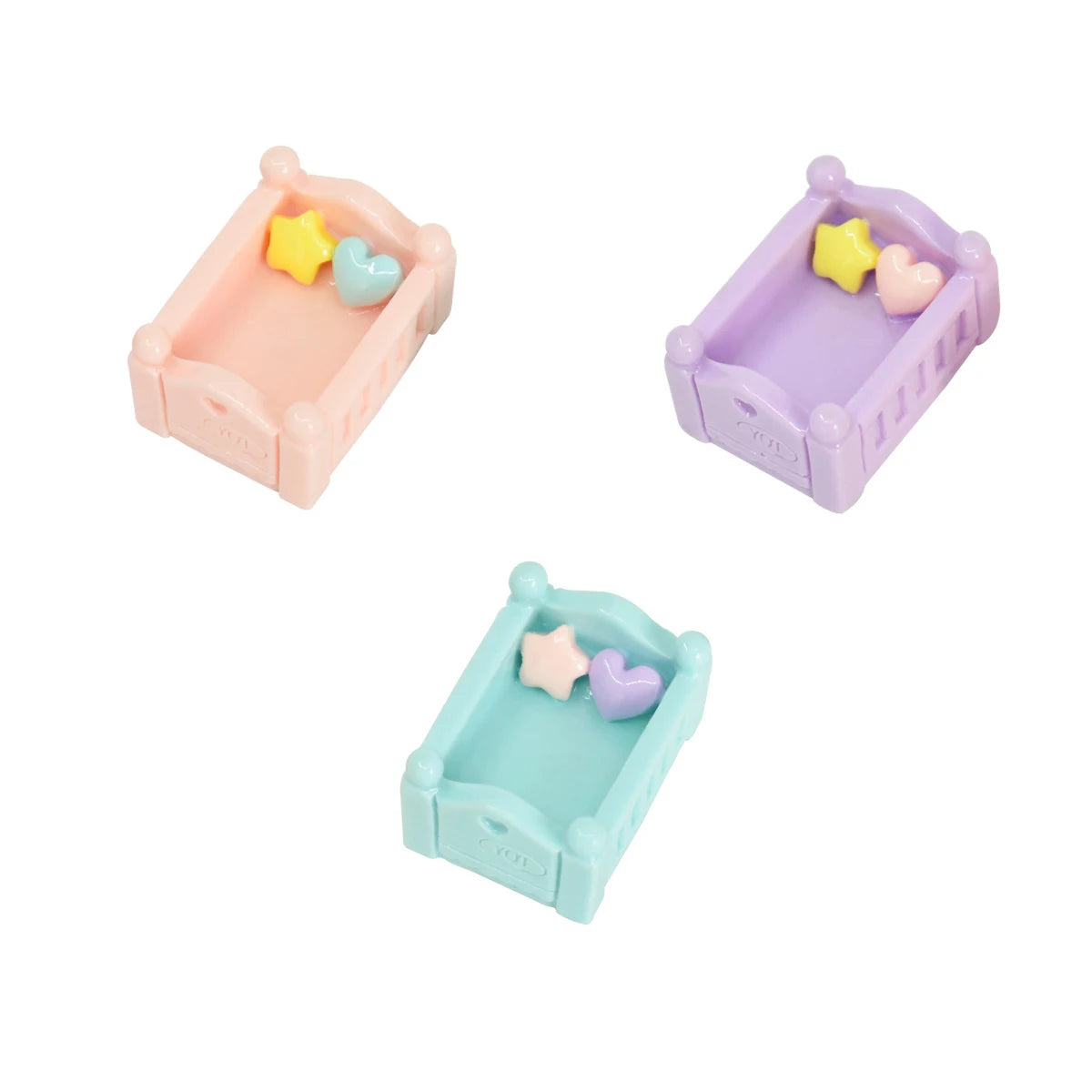 Miniature Resin Bed Figurine – Dollhouse & Cake Topper Decor