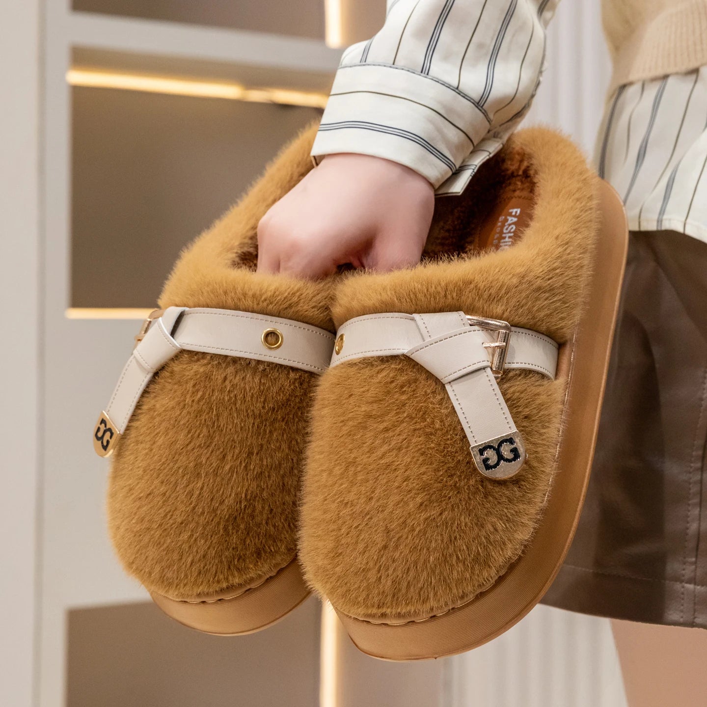 Women's Plush Slippers Winter Indoor House Shoes Non-slip Soft Sole Zpaxo Coffee 44-45