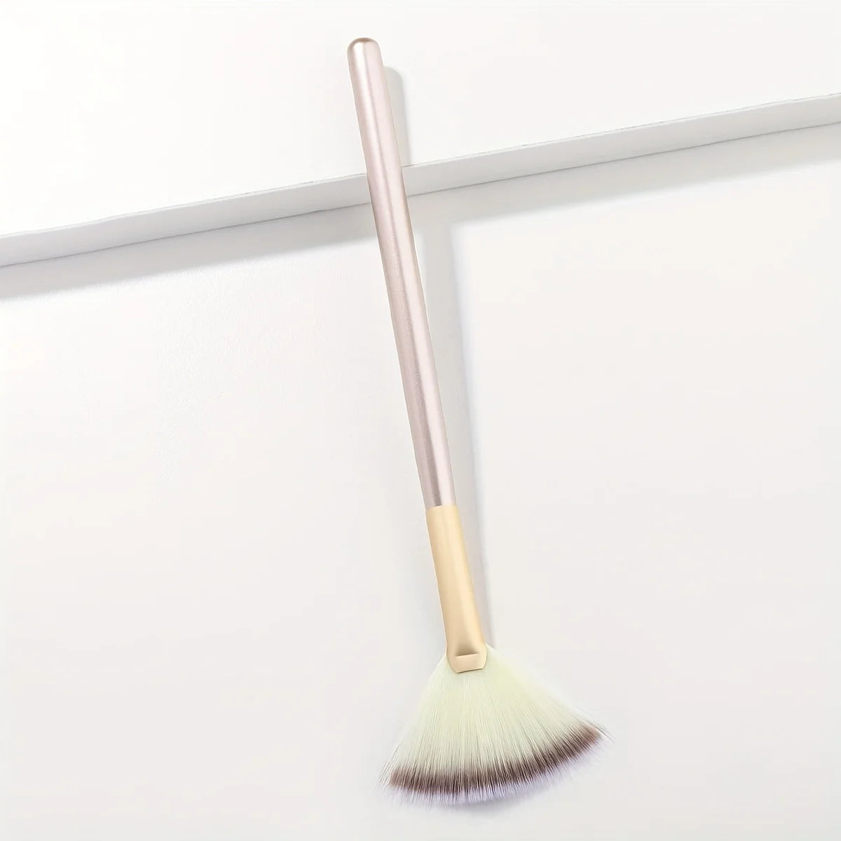 1pc Fan Shaped Highlight Brush Contour Brush Blending Highlighter Makeup Brush Face Loose Powder Brush Cosmetic Beauty Tools Zpaxo