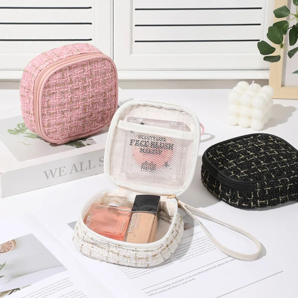 Mini Woven Makeup Bag – Portable Cosmetic Pouch with Zipper, Compact Organizer for Lipstick Keys Coins, Travel & Daily Use Zpaxo