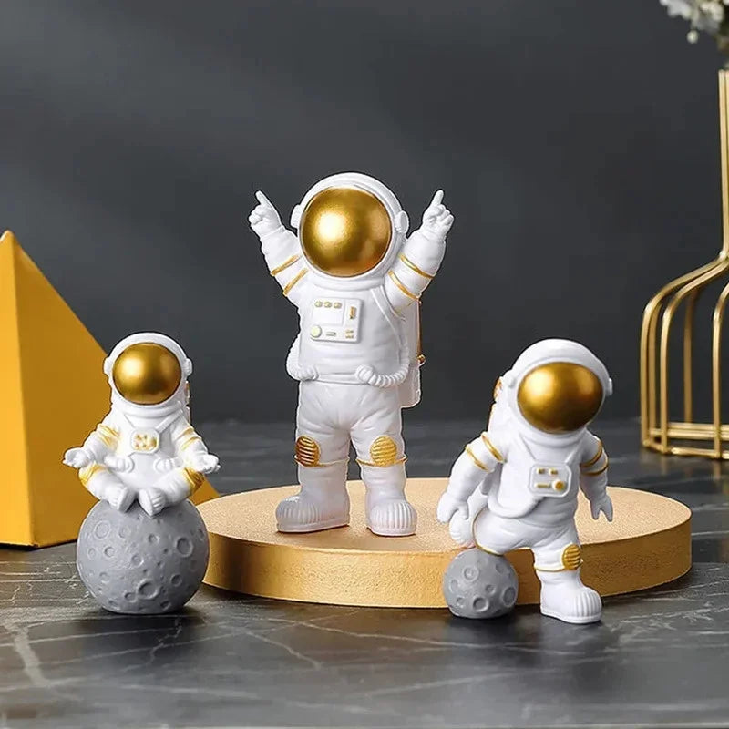 4-Piece Astronaut Figurine Space Explorer Models Educational Toys