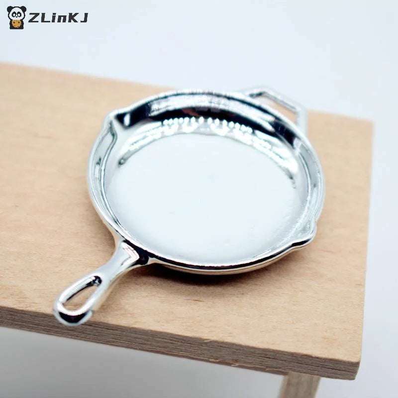 ▶1Pcs Dollhouse Mini Alloy Pan Model Simulation Miniature Ornament Toys Scene Decoration Doll House Accessories Zpaxo