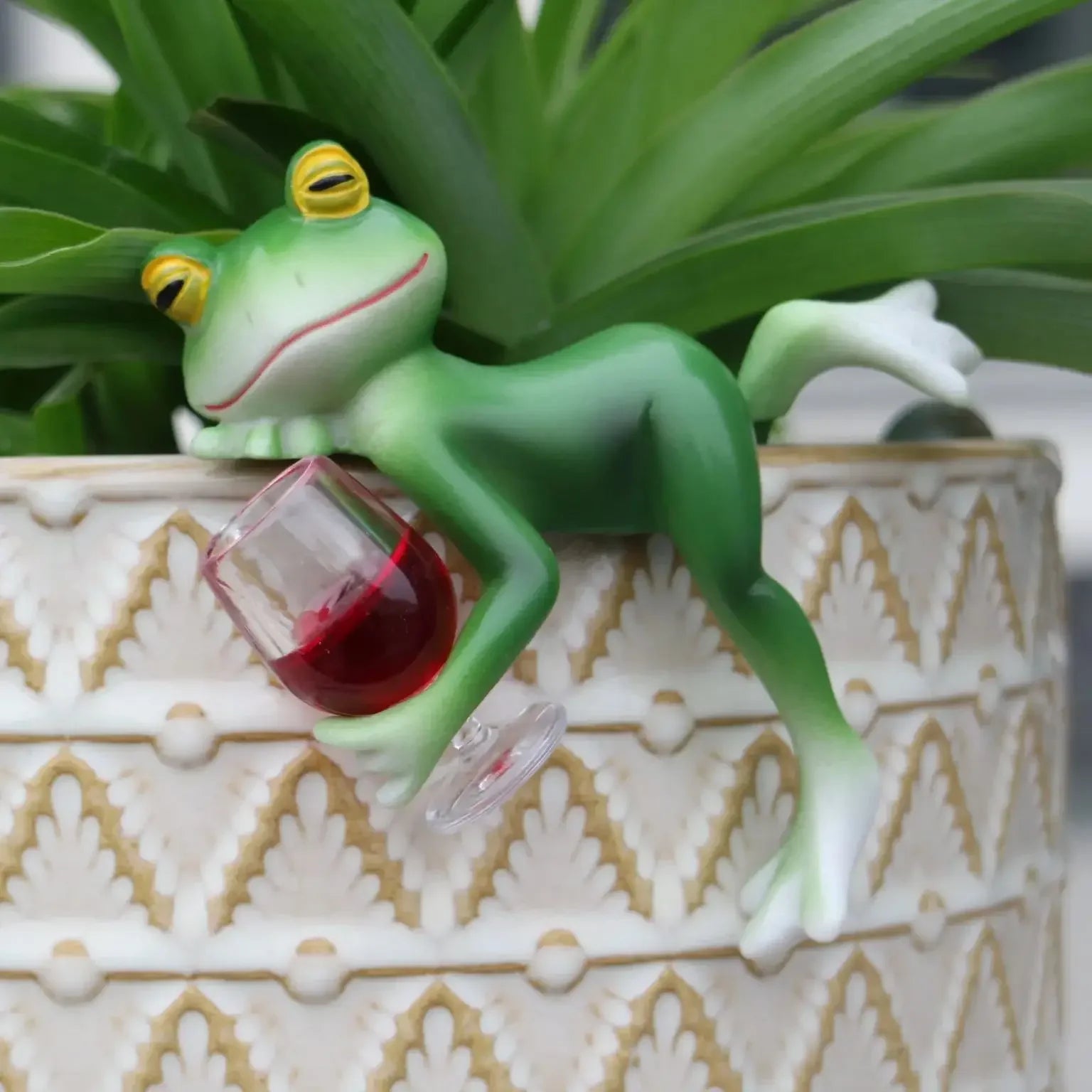 Contemporary Resin Frog Planter Creative Handmade Outdoor Balcony Zpaxo