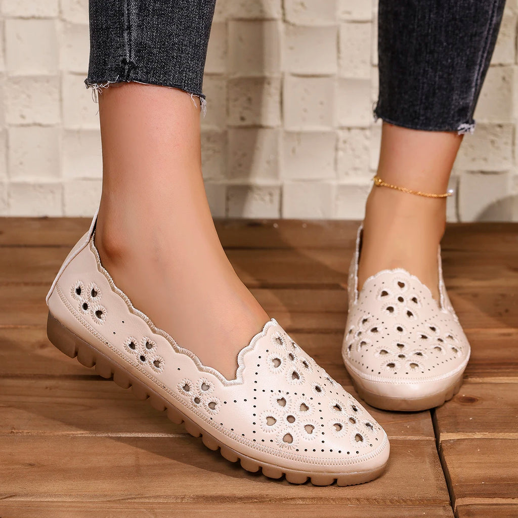 2025 Women Flat Loafers Summer Lady Hollow Out Shoes Soft Leather Zpaxo