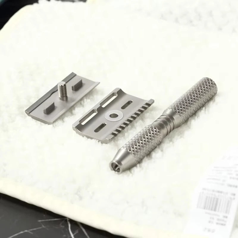 YAQI Ghost 90DC Titanium Safety Razor – Lightweight Cross Grain Titanium Safety Razor Zpaxo