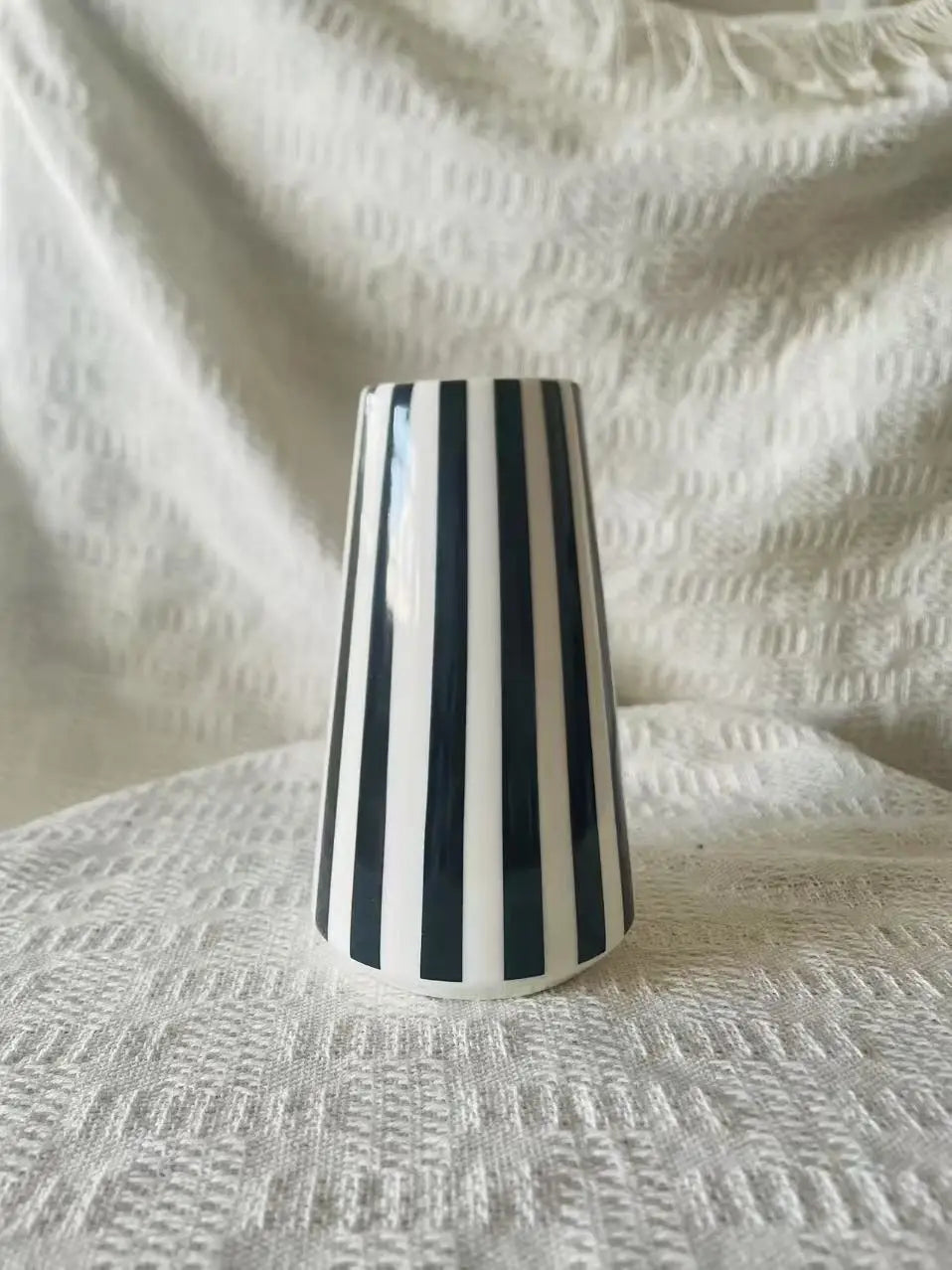 Simple European style high aesthetic ceramic vase black and white striped vase home and living room decoration vase Zpaxo small size