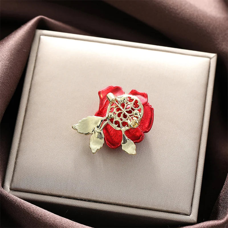 Classic Diamond-encrusted Red Rose Brooch Elite Suit Accessories Zpaxo
