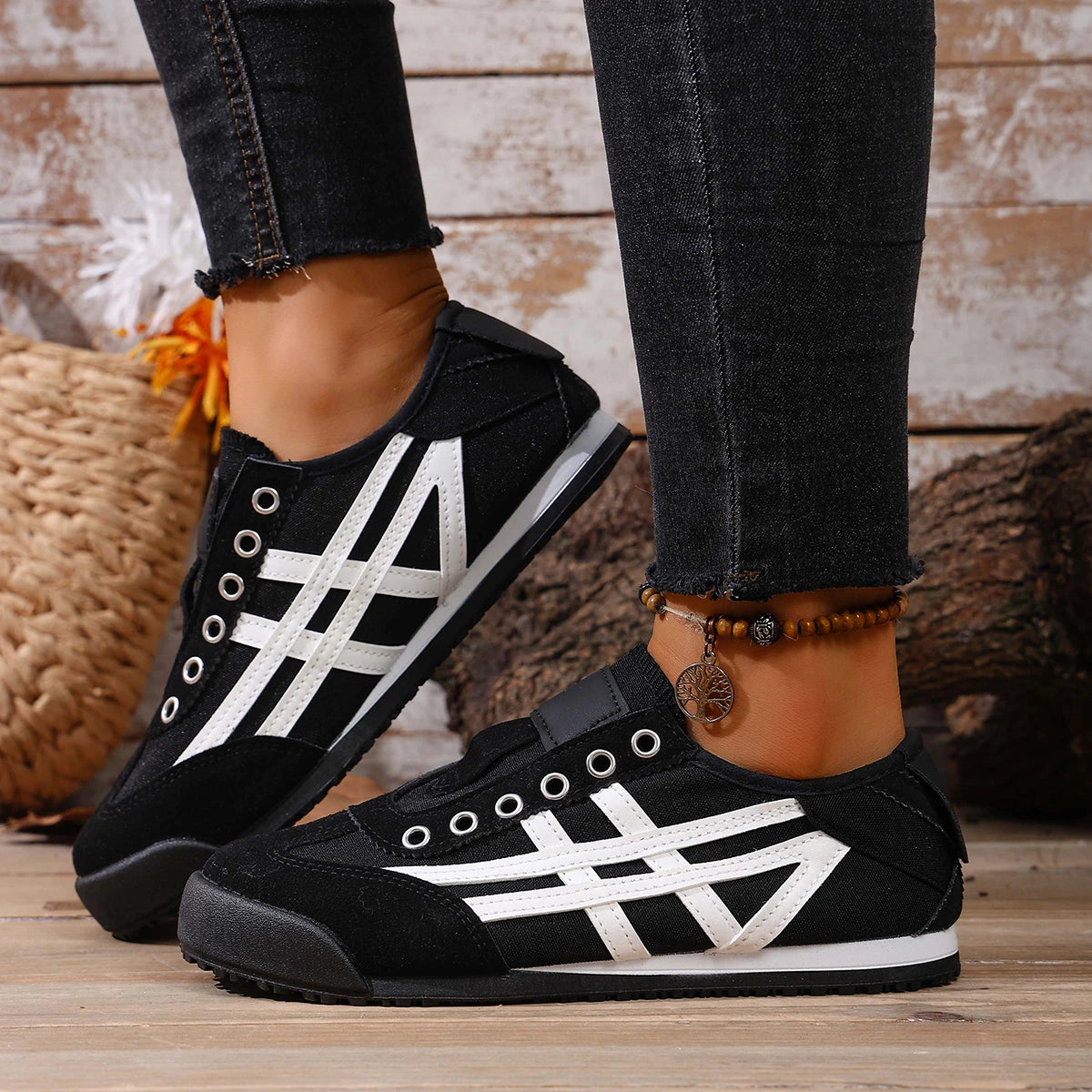 Women Sneakers 2025 New Couple Casual Sneakers Women Lace Up Soft Sole Flat Sports Shoes Classic Walking Running Shoes Women Zpaxo