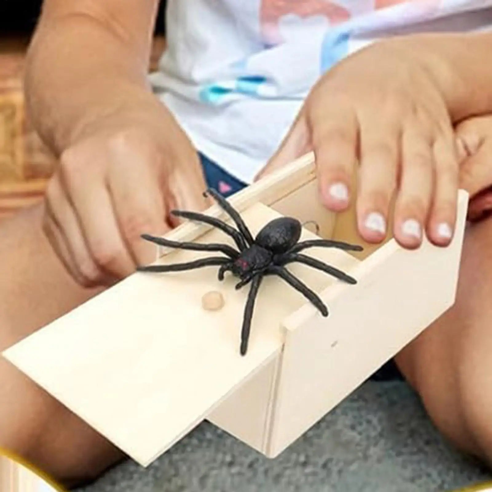 Funny Gifts Trick Spider Juguetes Scare Box Wooden Prank Fun Game