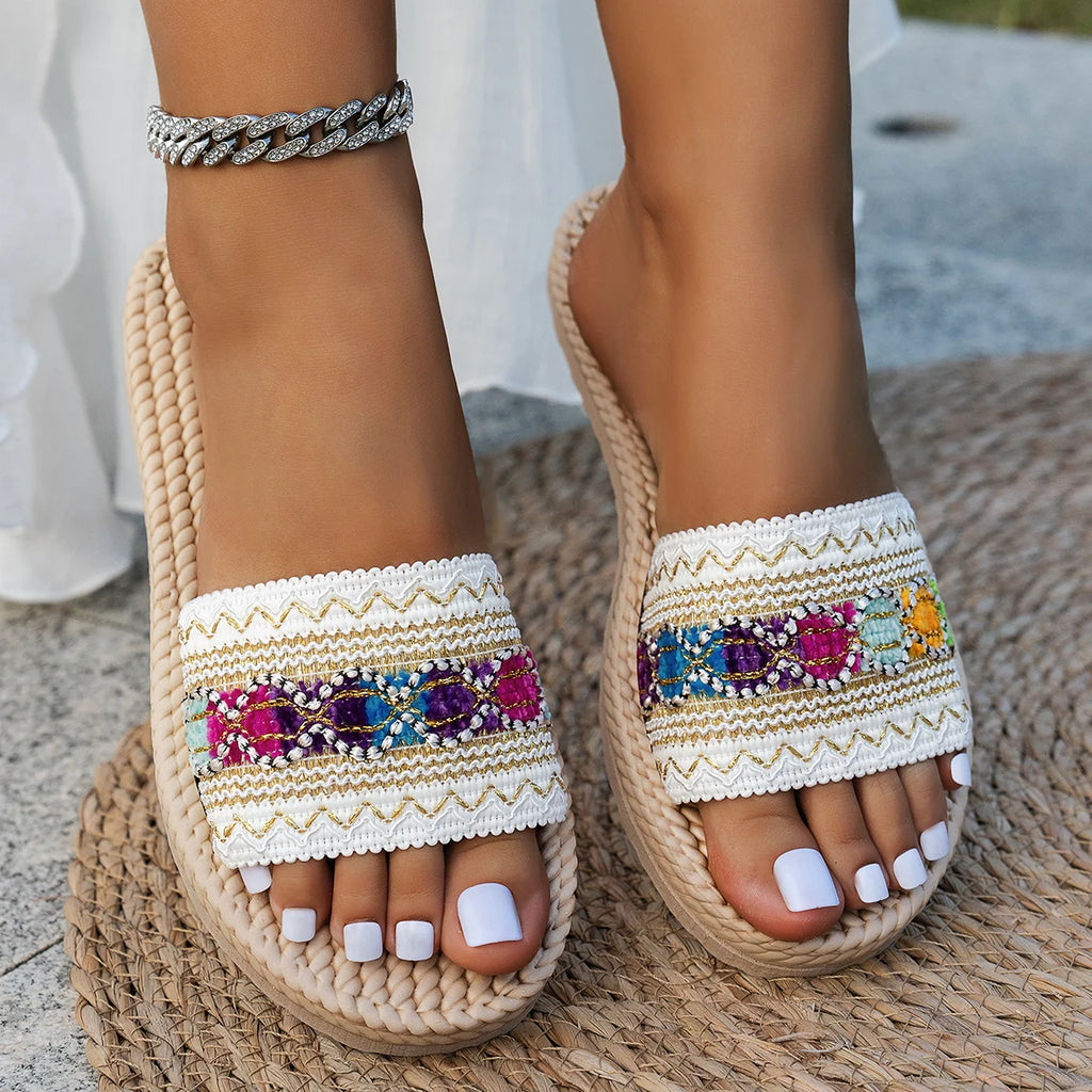 2026 Summer Slippers Women's Fashionable Hollow Lightweight